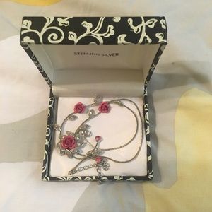 Beautiful Silver Rose Necklace